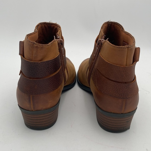 Clarks Tan and Brown Ankle Booties women 7M leather casual office retro Y2K - Picture 7 of 14